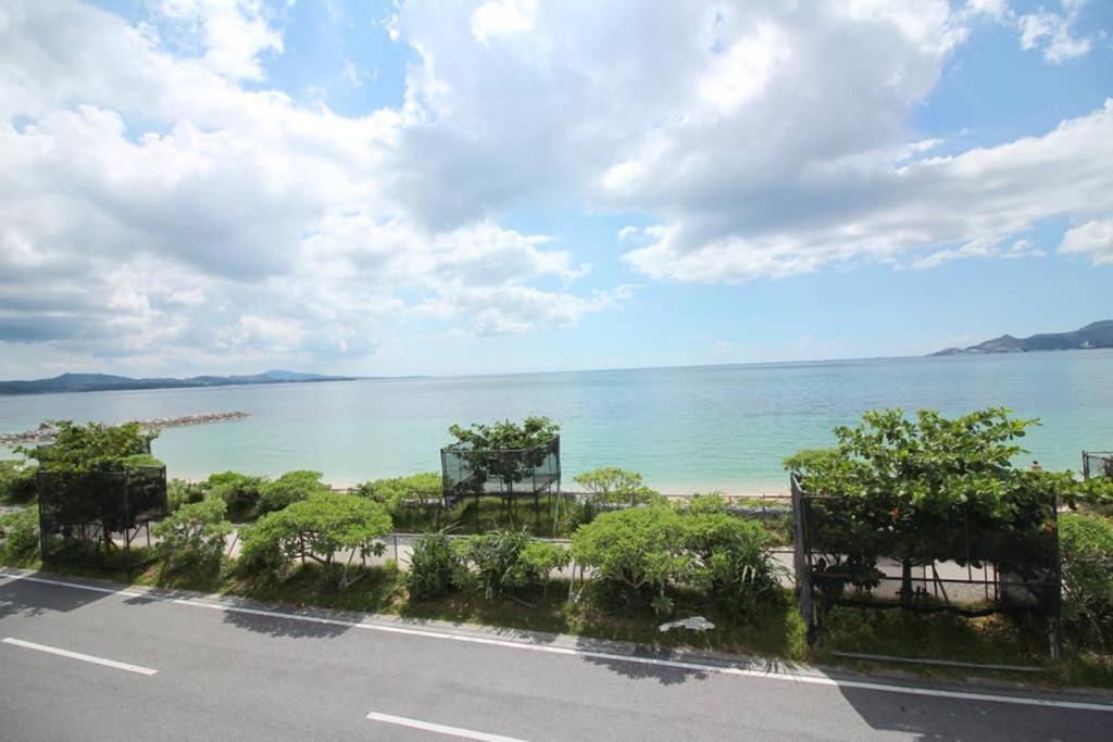 Beach Side Hotel Yamoriyanonikai Nago Kültér fotó